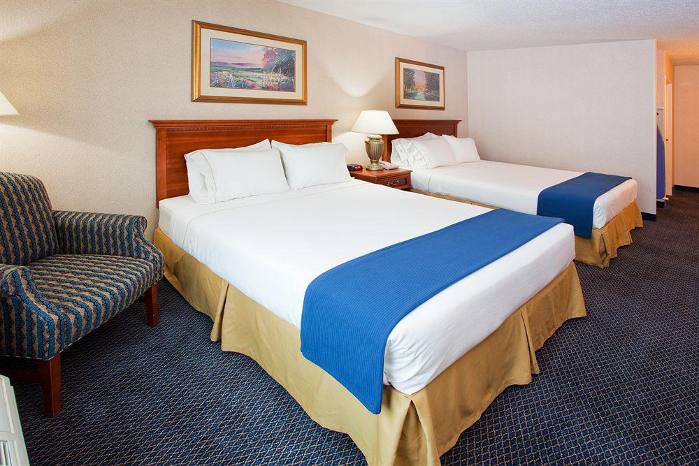 Holiday Inn Express Hotel & Suites Grand Rapids-North By Ihg Walker Номер фото
