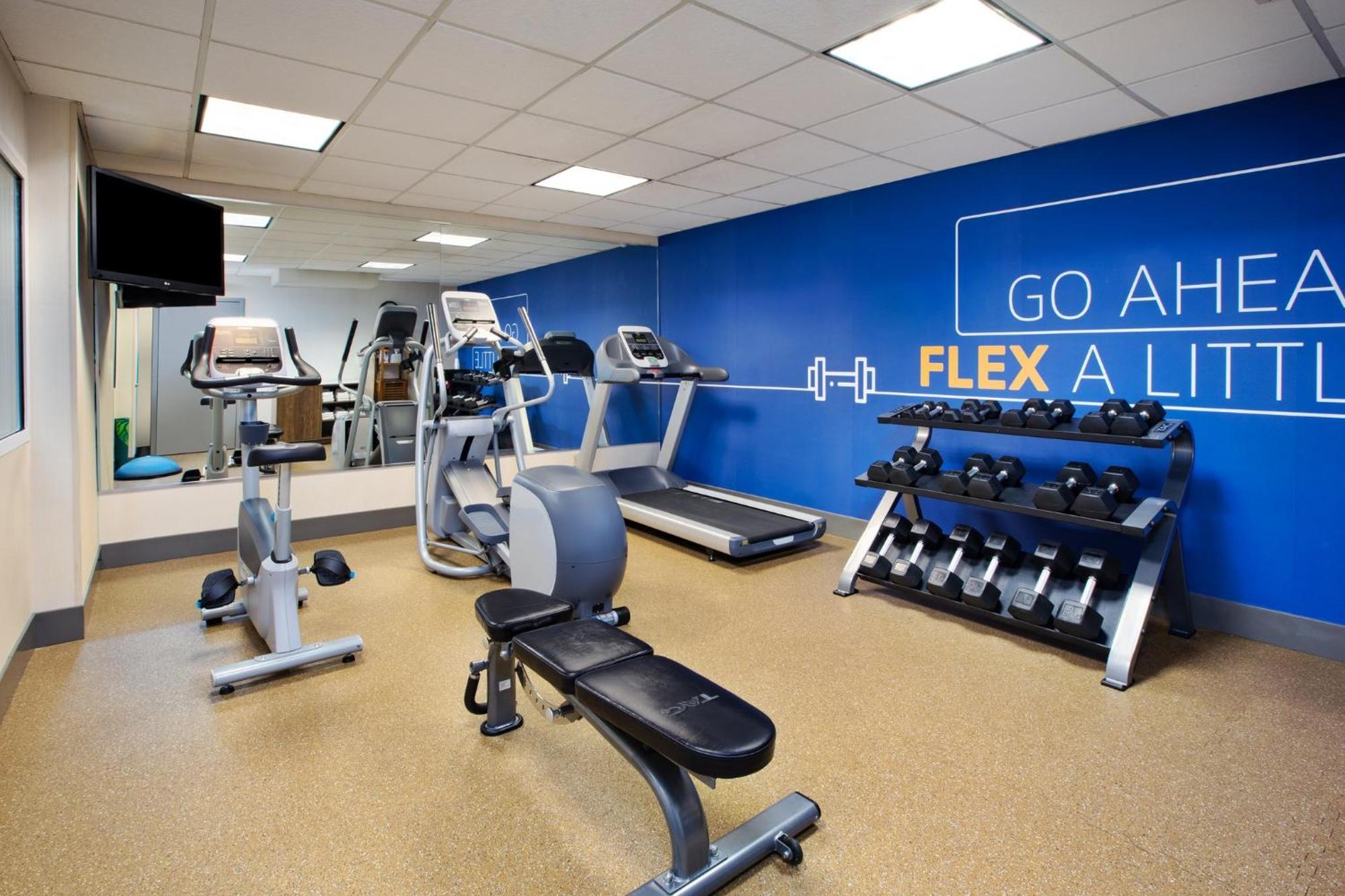 Holiday Inn Express Hotel & Suites Grand Rapids-North By Ihg Walker Екстер'єр фото