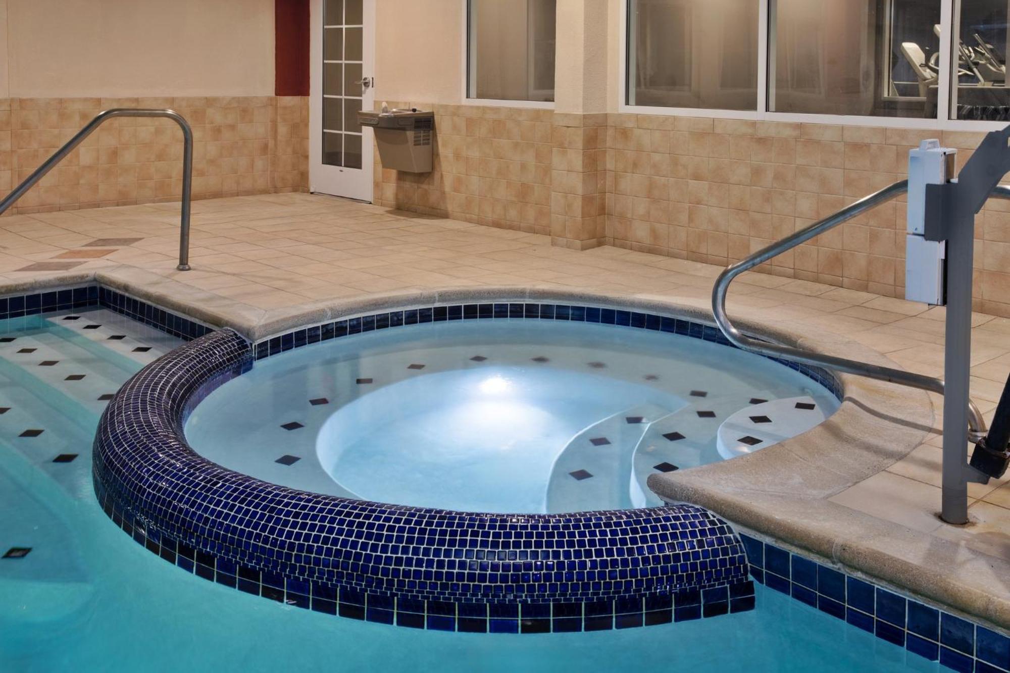 Holiday Inn Express Hotel & Suites Grand Rapids-North By Ihg Walker Екстер'єр фото